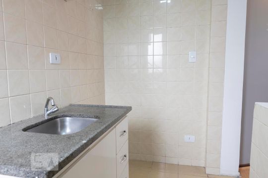 Cozinha de kitnet/studio para alugar com 1 quarto, 35m² em Bigorrilho, Curitiba