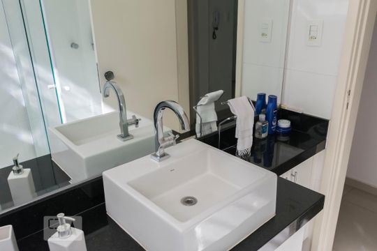 Banheiro de apartamento à venda com 2 quartos, 80m² em Vila Mariana, São Paulo
