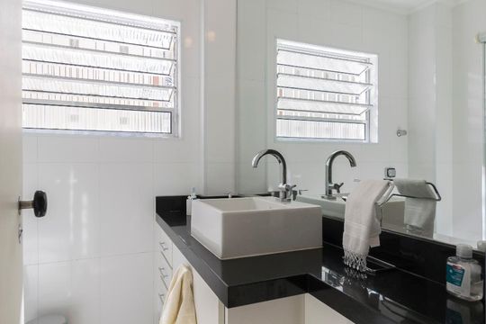 Banheiro de apartamento à venda com 2 quartos, 80m² em Vila Mariana, São Paulo