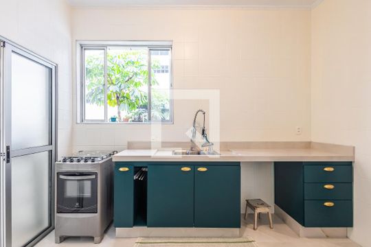 Cozinha de apartamento para alugar com 2 quartos, 100m² em Pinheiros, São Paulo