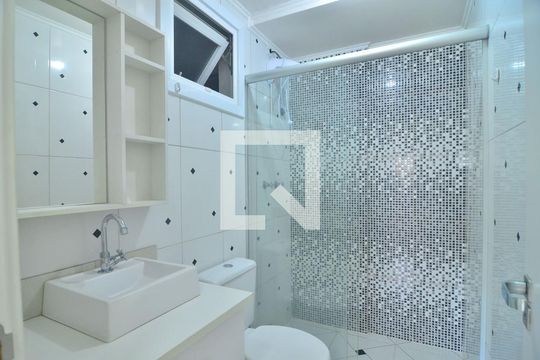 Banheiro Social de apartamento à venda com 2 quartos, 62m² em Niterói, Canoas