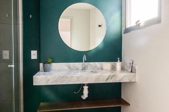 Banheiro de kitnet/studio para alugar com 1 quarto, 40m² em Centro, Campinas