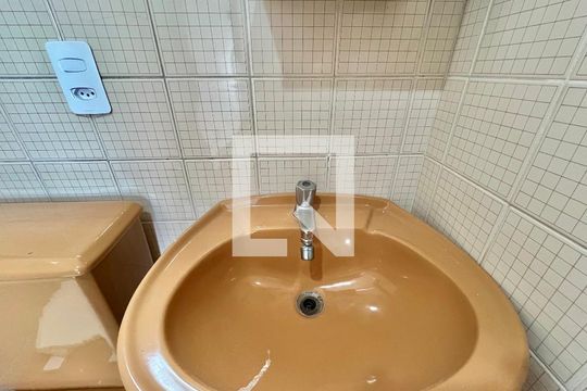 Banheiro da Suíte de apartamento para alugar com 2 quartos, 81m² em Chácara Inglesa, São Paulo