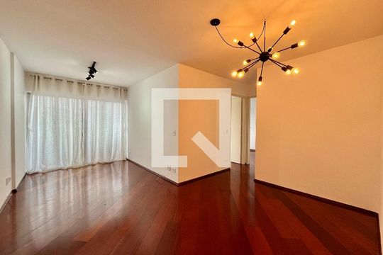 Sala de apartamento para alugar com 2 quartos, 65m² em Chácara Inglesa, São Paulo