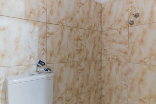 Banheiro de casa de condomínio para alugar com 1 quarto, 38m² em Cidade Antônio Estevão de Carvalho, São Paulo