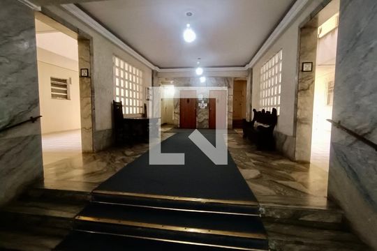 Portaria  de apartamento para alugar com 1 quarto, 45m² em Copacabana, Rio de Janeiro