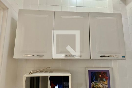 Cozinha de apartamento para alugar com 1 quarto, 45m² em Copacabana, Rio de Janeiro