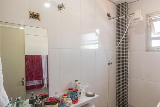 Banheiro de apartamento à venda com 2 quartos, 52m² em Chácara Cruzeiro do Sul, São Paulo