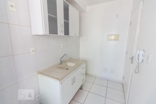 Cozinha de apartamento para alugar com 2 quartos, 43m² em Água Branca, São Paulo