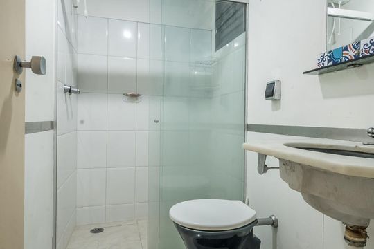 Banheiro de apartamento à venda com 1 quarto, 32m² em Santo Amaro, São Paulo