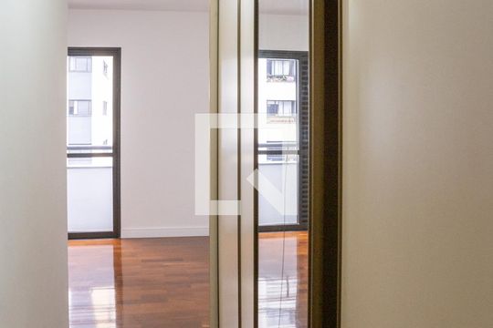 Suíte de apartamento para alugar com 3 quartos, 102m² em Vila Pompéia, São Paulo