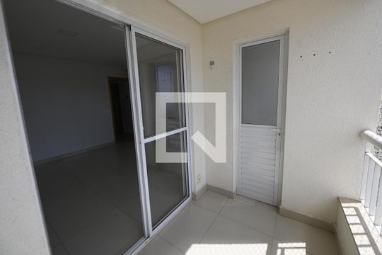 Varanda Sala;/ Cozinha de apartamento para alugar com 1 quarto, 42m² em Setor Bueno, Goiânia