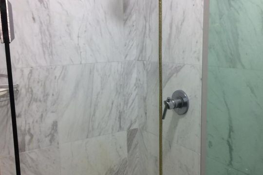 Suíte - Banheiro de apartamento à venda com 1 quarto, 45m² em Pinheiros, São Paulo