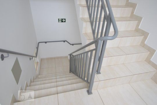 Área comum - escadas de kitnet/studio à venda com 1 quarto, 27m² em Quarta Parada, São Paulo