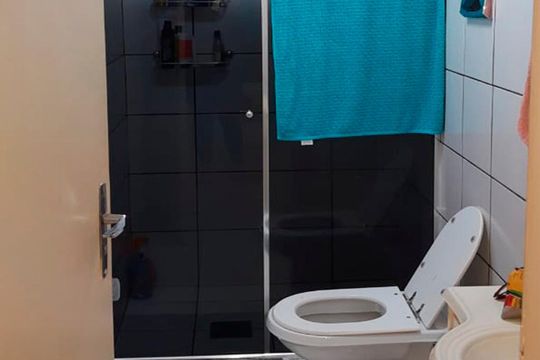 Banheiro de apartamento à venda com 1 quarto, 56m² em Guarani, Novo Hamburgo