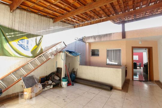 Garagem de casa para alugar com 4 quartos, 240m² em Jardim Oriental, São Paulo