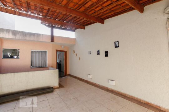 Garagem de casa para alugar com 4 quartos, 240m² em Jardim Oriental, São Paulo