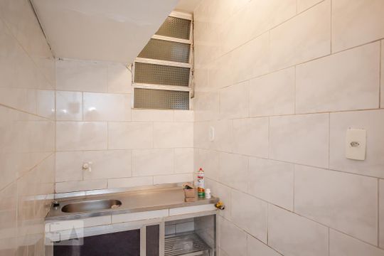 Cozinha de apartamento para alugar com 1 quarto, 36m² em Copacabana, Rio de Janeiro