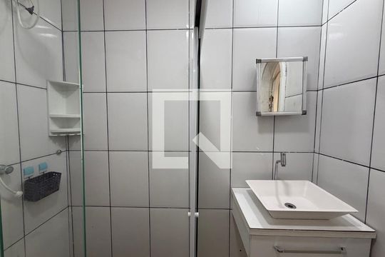 Banheiro  de kitnet/studio para alugar com 1 quarto, 45m² em Anil, Rio de Janeiro