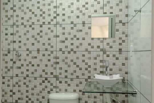 Banheiro de kitnet/studio para alugar com 1 quarto, 35m² em Quarta Parada, São Paulo
