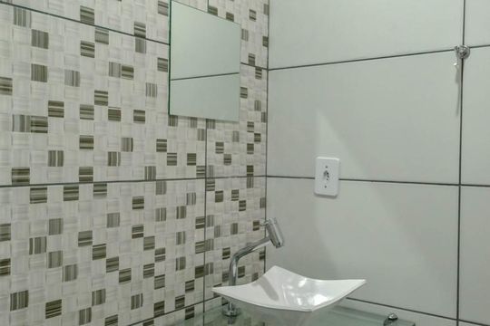 Banheiro de kitnet/studio para alugar com 1 quarto, 35m² em Quarta Parada, São Paulo