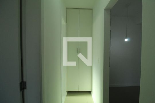 Armário no corredor para o banheiro de apartamento à venda com 2 quartos, 59m² em Pechincha, Rio de Janeiro