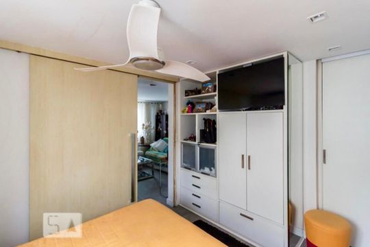Quarto de apartamento à venda com 2 quartos, 200m² em Vila Pompéia, São Paulo