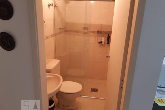 Banheiro de apartamento para alugar com 1 quarto, 40m² em Bela Vista, São Paulo