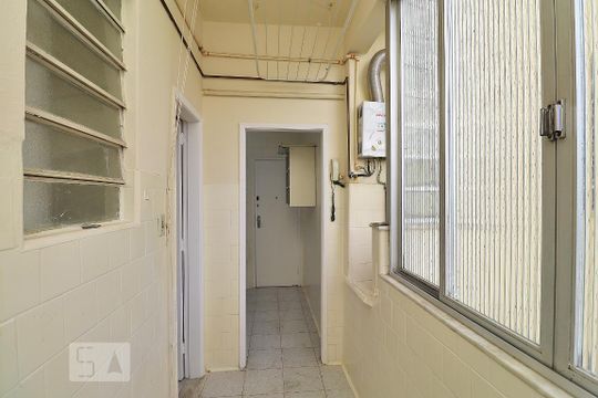 Área de Serviço. de apartamento para alugar com 2 quartos, 79m² em Copacabana, Rio de Janeiro