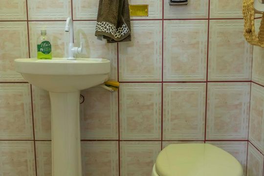 Banheiro 3 de casa à venda com 3 quartos, 250m² em Parque Peruche, São Paulo
