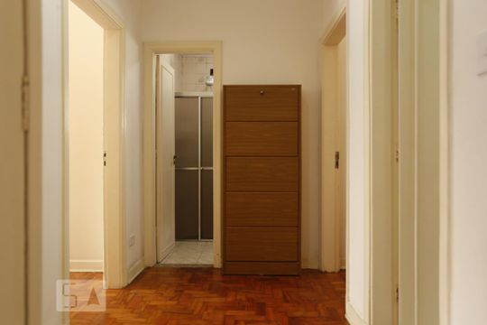 Corredor  de apartamento para alugar com 3 quartos, 200m² em Bela Vista, São Paulo