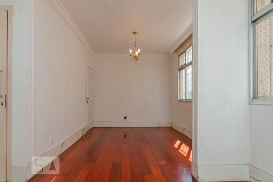 Sala de apartamento para alugar com 3 quartos, 100m² em Santo Antônio, Belo Horizonte