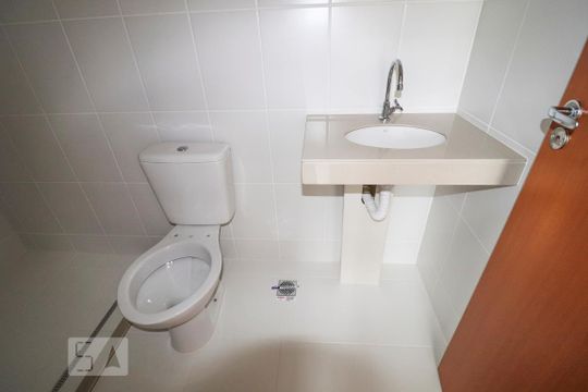 Banheiro da Suíte de apartamento para alugar com 2 quartos, 50m² em Setor Faiçalville, Goiânia