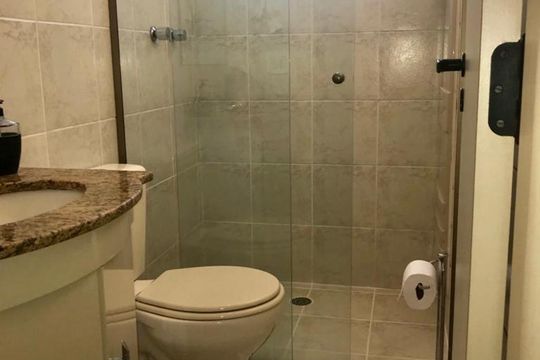 Banheiro social de apartamento à venda com 3 quartos, 70m² em Vila Moinho Velho, São Paulo