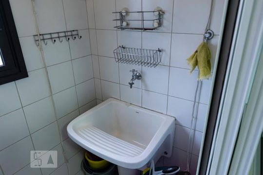 Área de serviço de apartamento para alugar com 2 quartos, 64m² em Cambuci, São Paulo