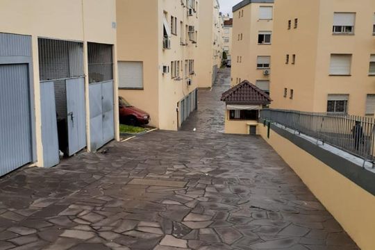 Área comum de apartamento para alugar com 1 quarto, 42m² em Passo da Areia, Porto Alegre