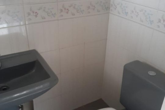 Banheiro de apartamento para alugar com 1 quarto, 42m² em Passo da Areia, Porto Alegre