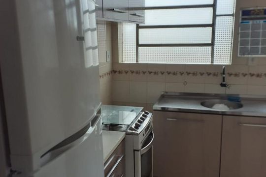Cozinha de apartamento para alugar com 1 quarto, 42m² em Passo da Areia, Porto Alegre
