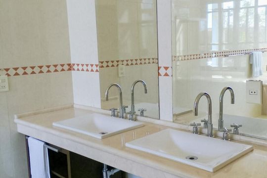Banheiro de casa à venda com 4 quartos, 293m² em City América, São Paulo
