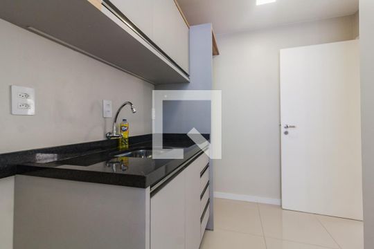 Cozinha de apartamento para alugar com 1 quarto, 57m² em Centro, Florianópolis
