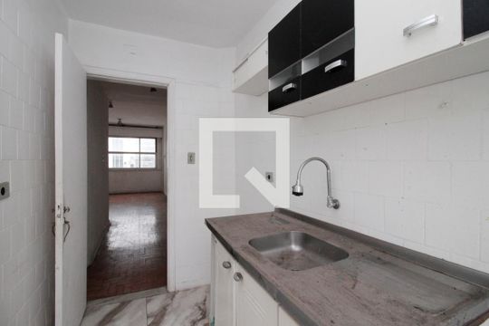 Cozinha de kitnet/studio para alugar com 1 quarto, 39m² em República, São Paulo