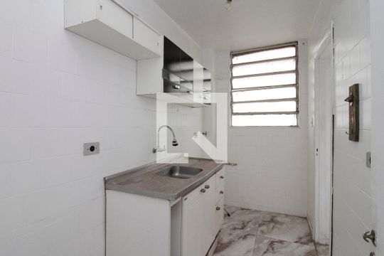 Cozinha de kitnet/studio para alugar com 1 quarto, 39m² em República, São Paulo