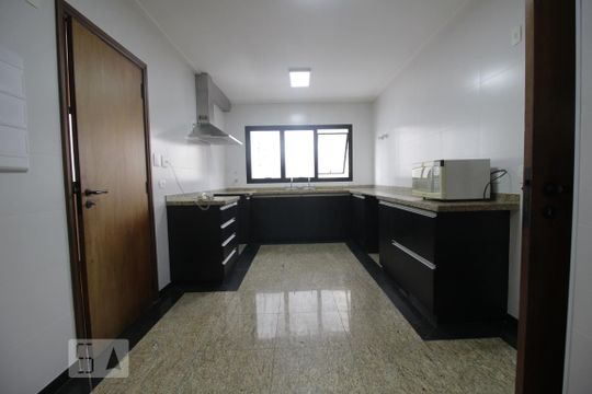 Cozinha de apartamento para alugar com 5 quartos, 272m² em Vila Andrade, São Paulo