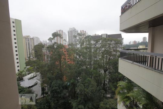 Vista da suíte 3 de apartamento para alugar com 5 quartos, 272m² em Vila Andrade, São Paulo