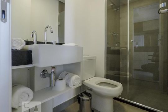 Banheiro de kitnet/studio para alugar com 1 quarto, 21m² em Vila Mariana, São Paulo