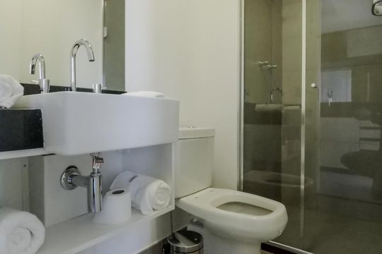 Banheiro de kitnet/studio para alugar com 1 quarto, 21m² em Vila Mariana, São Paulo