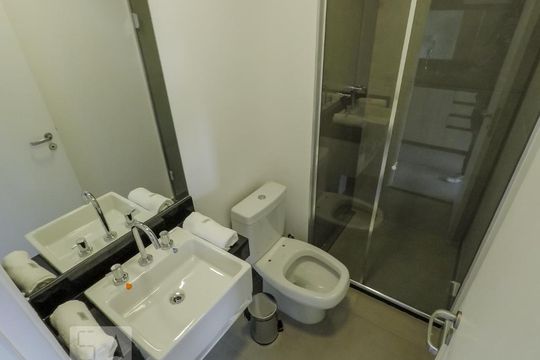 Banheiro de kitnet/studio para alugar com 1 quarto, 21m² em Vila Mariana, São Paulo