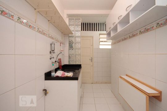 Cozinha de apartamento para alugar com 2 quartos, 60m² em Higienópolis, São Paulo