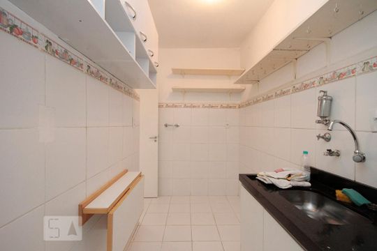 Cozinha de apartamento para alugar com 2 quartos, 60m² em Higienópolis, São Paulo
