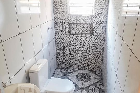 Banheiro  de casa à venda com 2 quartos, 100m² em Parque João Ramalho, Santo André